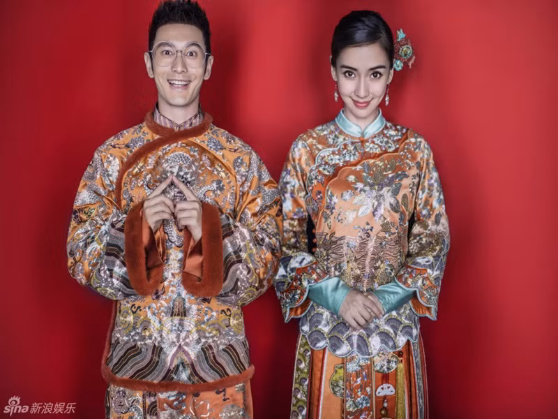 Tháng 7/2015, cặp đôi vàng của làng giải trí đăng ký kết hôn. Đến tháng 10 cùng năm, vợ chồng Huỳnh Hiểu Minh tổ chức đám cưới.