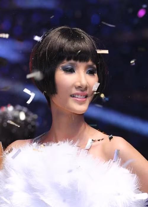 Ở cuộc thi Vietnam's Next Top Model 2011, Hoàng Thùy là chân dài đoạt giải quán quân. Sau cuộc thi, cô đắt show trong nước và quốc tế. Ảnh: FBNV