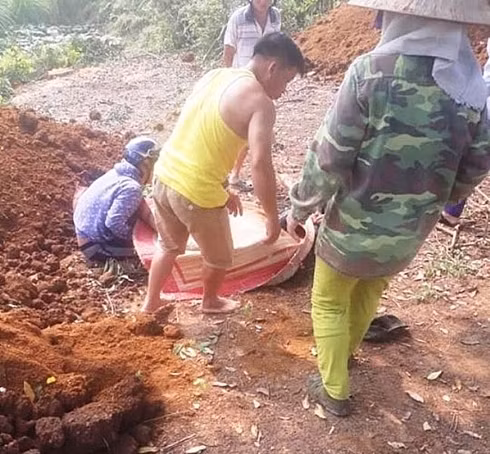  Anh rể cũ chém hai em vợ tử vong vì đất ở Yên Bái: Ngày 28/4/2019, tại xã An Bình, huyện Văn Yên, tỉnh Yên Bái xảy ra vụ án mạng nghiêm trọng, làm 2 người chết. Hai nạn nhân là anh em ruột, gồm Đặng Xuân X. (SN 1975) và chị Đặng Thị N. ( SN 1980). 