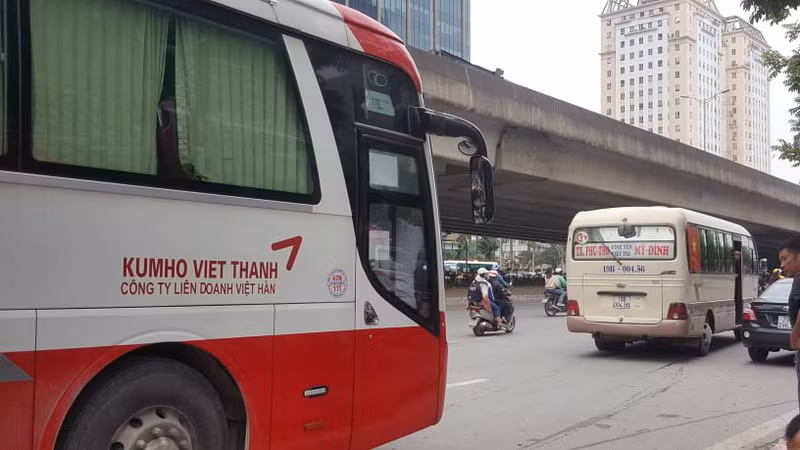 Nghi van chu quan tra da “thu phi” xe khach gan chot CSGT Doi 6?-Hinh-2