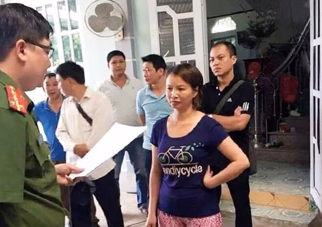 Cũng liên quan tới tội mua bán ma túy cùng với bị can Hiền còn 4 đồng phạm khác gồm Vì Thị Thu và chồng Vì Văn Toán (cùng 37 tuổi), Bùi Văn Công (44 tuổi) và Lường Văn Hùng (28 tuổi). 