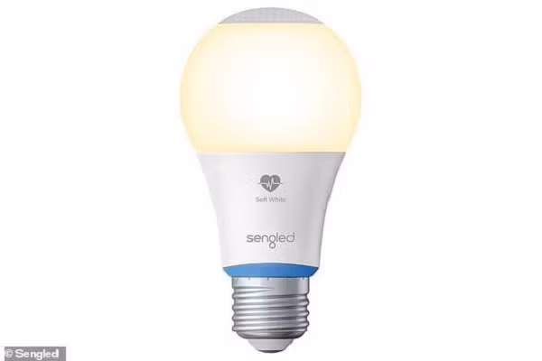 Công ty khởi nghiệp có trụ sở tại Mỹ, Sengled đã giới thiệu một bóng đèn thông minh sử dụng cảm biến radar và bluetooth để cung cấp thông tin theo dõi sức khỏe của những người có mặt ở trong phòng. Không cần đeo bất kỳ thiết bị nào khác, bóng đèn có thể theo dõi nhịp tim, nhiệt độ cơ thể và thậm chí biết cả kiểu ngủ của người dùng.
