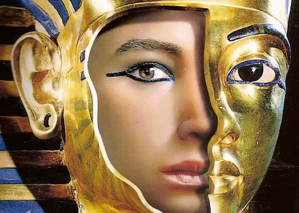 Năm 1458 TCN, Hatshepsut qua đời ở tuổi 50. Thutmose III trị vì trong 30 năm tiếp theo và yêu cầu xóa bỏ mọi dấu tích về thời kỳ cai trị của Hatshepsut. Ông cũng ra lệnh phá hủy, xóa hết hình ảnh của Hatshepsut trong những đền thờ và tượng đài.
