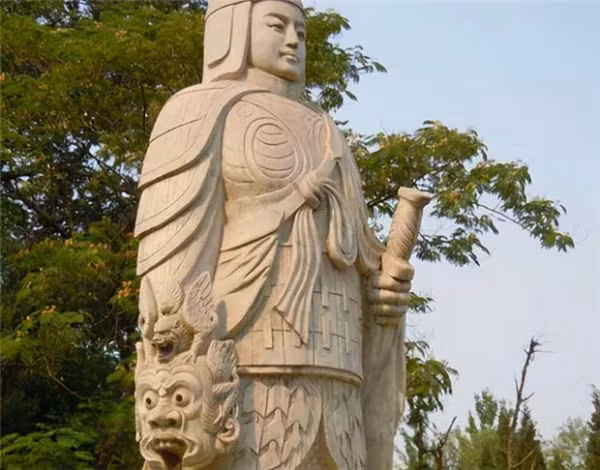 Tuy nhiên, sự hoàn mỹ cả về ngoại hình lẫn tài năng ấy cũng không thể cứu Lan Lăng Vương khỏi cái chết oan uổng.