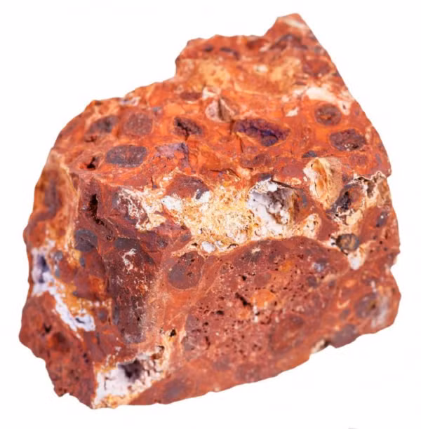 Các quặng kim loại thường là các oxide, sulfide, silicat, hoặc kim loại "tự sinh" (như đồng tự sinh) là những khoáng vật không tập trung phổ biến trong vỏ Trái Đất hoặc các kim loại "quý" (ít gặp dạng hợp chất) như vàng.