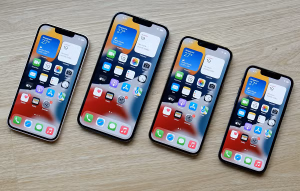 Nhiều người dùng còn bình luận: "Mua iPhone 13 giờ đây cũng giống như mua một đôi tất mới mà chúng không khác gì đôi tất cũ bạn đang sở hữu".