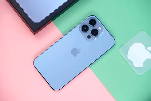 Vào tháng 4, Apple đã tung ra hệ thống mở khóa thông qua Apple Watch bằng cách bỏ qua Face ID bằng hệ thống xác minh thứ hai. Tuy nhiên, người dùng iPhone 13 mới đang báo cáo sự cố khi sử dụng chức năng này.