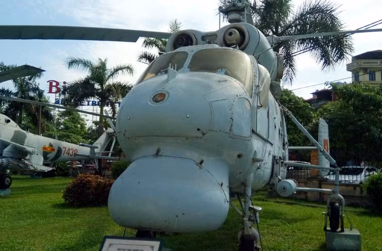 Trực thăng săn ngầm Ka-25 số hiệu 755 trong suốt thời gian phục vụ đã tham gia làm nhiệm vụ bảo vệ vùng biển của Tổ quốc như trinh sát các mục tiêu trên biển, dưới mặt nước, chỉ huy, tìm kiếm, cứu hộ, tuần tra bảo vệ vùng biển và vùng trời. Trong thời gian đầu những năm 1980, hàng tuần có đến 8-10 chuyến bay Ka-25 trinh sát biển.
