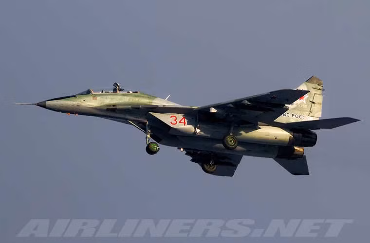 Còn một chiếc MiG-29 rơi ở thao trường Ashuluk. Trong cả hai vụ việc, các phi công đều thoát li an toàn.