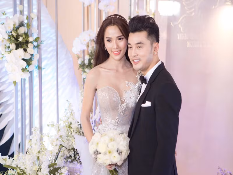 Cuối năm 2018, Ưng Hoàng Phúc - Kim Cương tổ chức đám cưới hoành tráng.