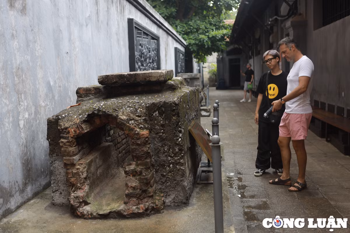 Một phần chứng tích còn lại bên trong nhà tù Hỏa Lò.
