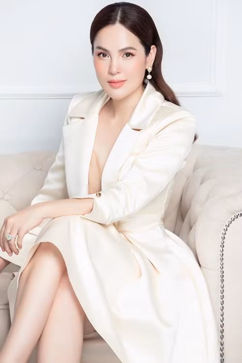 Trước lời “cà khịa” của Phương Lê, Kim Sơn đáp trả: “Người ta chỉ nhớ Ánh Viên - thế cô cho con hỏi ở trong làng "hoa hậu" người ta có nhớ cô không? Chuyện trang lứa phản biện nhau đã xong rồi, cô lại đi nhảy vào chi, nếu con bị kêu là đàn ông hơn thua con gái thì cô là người lớn đôi co với con nít ạ?”. Trước phản ứng của Kim Sơn, Phương Lê tiếp tục “cà khịa” vận động viên này. Ảnh: FBNV.