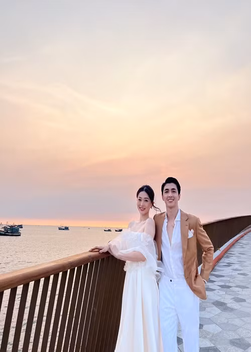 Mới đây, dưới một bài đăng nói về Hoa hậu Ý Nhi và bạn trai, Bình An để lại bình luận: "Tôi hiểu rất rõ cảm giác của bạn ngay lúc này, tôi cũng đã suy nghĩ lung tung rất nhiều nhưng sau đó... Tôi mong hai bạn sẽ làm được". Ảnh: FBNV.