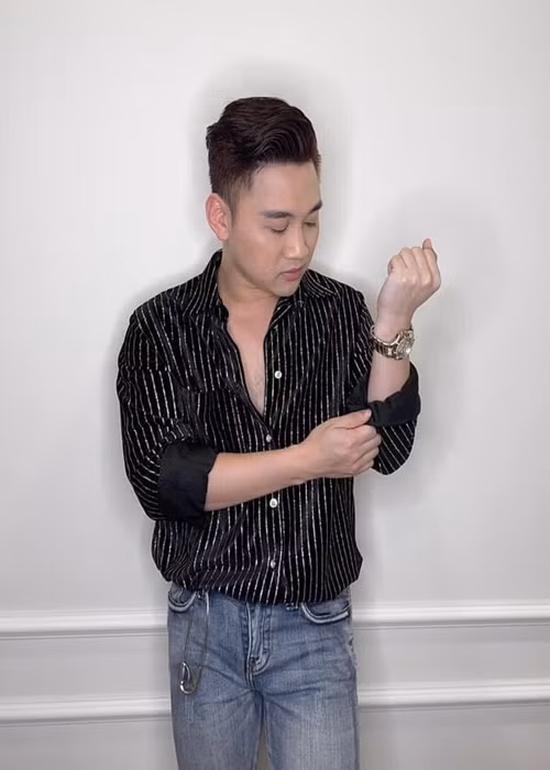Don Nguyễn than thở khi đặt vé: “Bây giờ mới thấu được cảm giác không săn được vé”. Ảnh: FBNV.