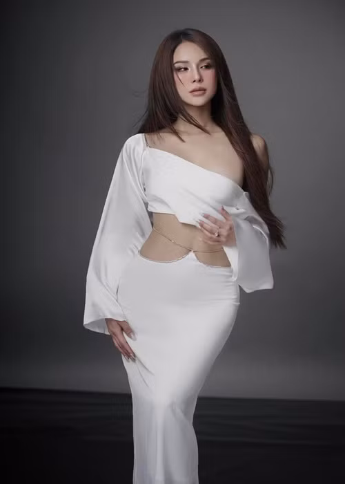 Giống Đàm Thu Trang, Diệp Lâm Anh cũng là bà mẹ hai con trẻ trung, quyến rũ. Ảnh: FBNV.