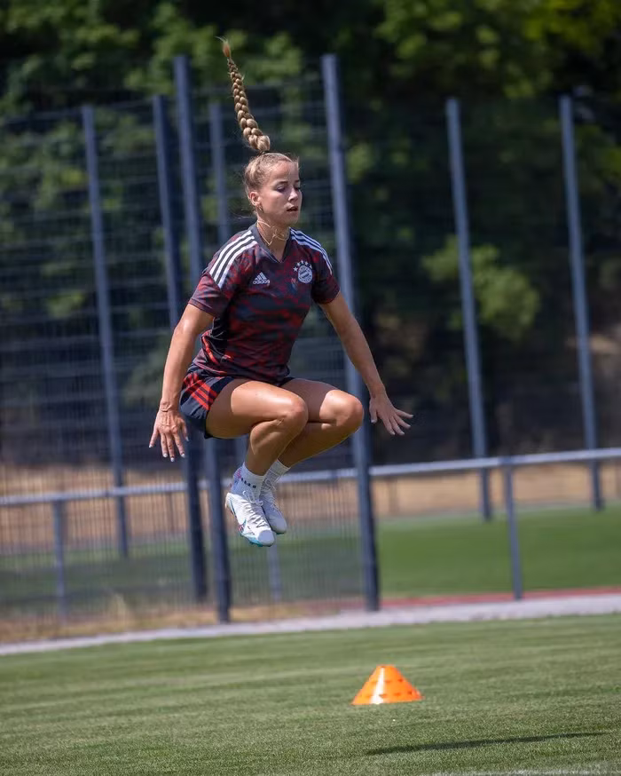 Việc Giulia Gwinn không thể dự World Cup 2023 cũng mang đến nhiều nuối tiếc cho người hâm mộ.