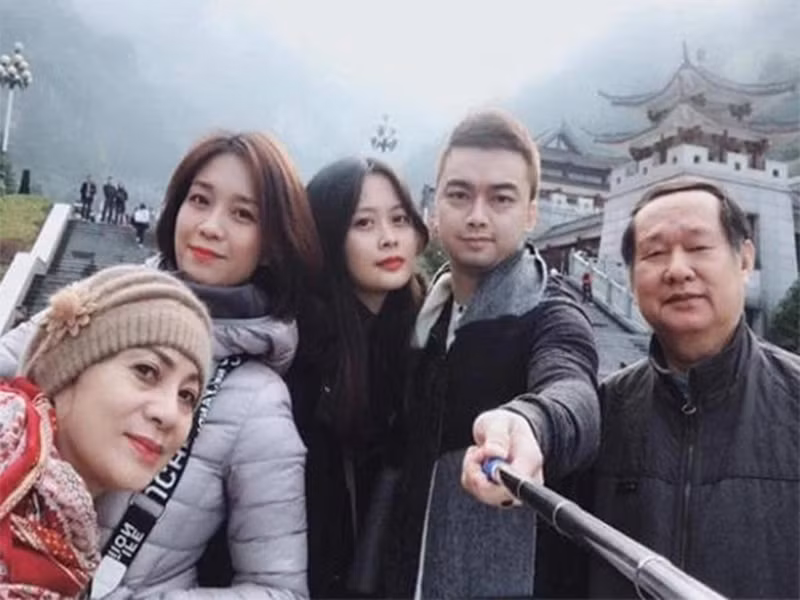 Các con và gia đình nghệ sĩ Hương Dung cũng đã tìm mọi cách để khắc phục món nợ. “Khi thoát được nợ, tôi nghĩ đó là một điều thực sự may mắn”, nữ diễn viên chia sẻ. Ảnh: Vietnamnet.