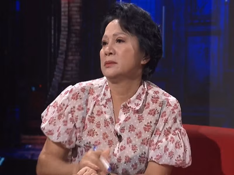 Nữ diễn viên phim Người phán xử từng vất vả trả nợ. Theo Vietnamnet, nghệ sĩ Hương Dung đứng ra bảo lãnh cho một người bạn thân vay. Khi người này hết khả năng trả nợ và bỏ đi, nữ nghệ sĩ trở thành người bị gán nợ. Ảnh: Vietnamnet.