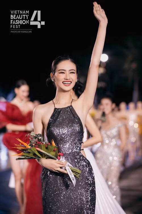 Nhan sac thi sinh gianh giai Nguoi dep thoi trang o Miss World Vietnam