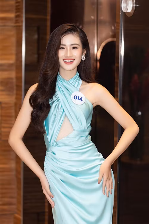 Ý Nhi dần nhận ra chiều cao nổi bật là lợi thế. Ảnh: FBNV.