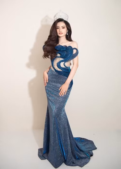 Ý Nhi cao 1m75, có số đo ba vòng lần lượt là 79-59-89 cm. Ảnh: FBNV.