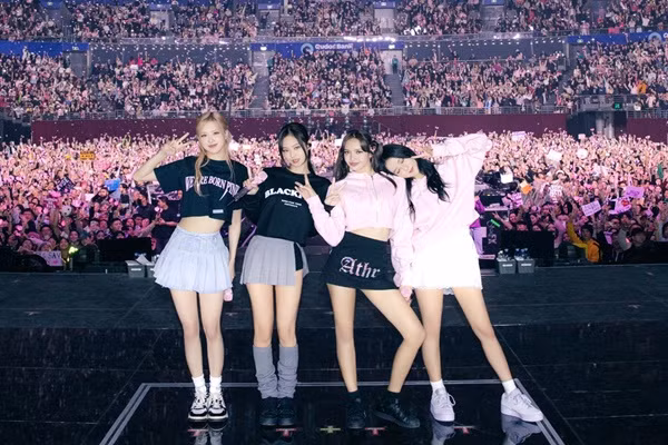 Loan gia ve xem BlackPink: Can than mat tien oan