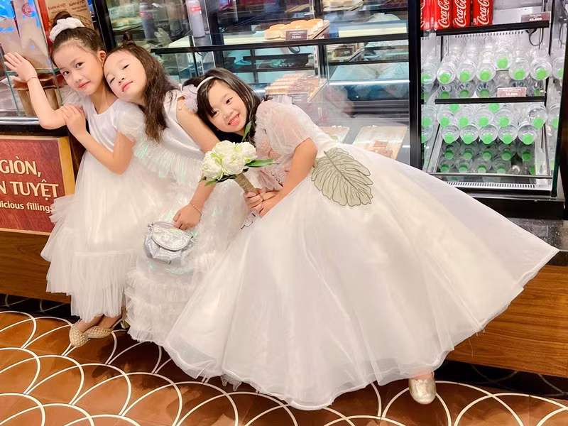 Con gái Mai Phương có cuộc sống bình yên trong những năm qua. Ảnh: FBNV.