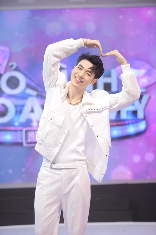 Thành Đạt tham gia một số gameshow như Tỏ tình hoàn mỹ, Tranh tài đoán ý. Ảnh: FBNV.
