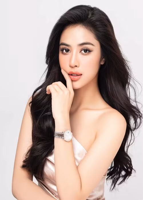 "Những bình luận tố tôi đánh bạn học đều là nick ảo nên tôi không quan tâm. Một số người bạn khác cũng đã vào bình luận đính chính để bảo vệ tôi. Đôi khi tôi nói ra sự thật thì chắc chắn một số người không thích", chân dài chia sẻ. Ảnh: Instagram.