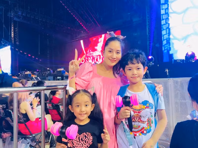 Sao Việt nhiệt tình “đu idol” ngày cuối concert BlackPink Sao Viet nhiet tinh “du idol” ngay cuoi concert BlackPink