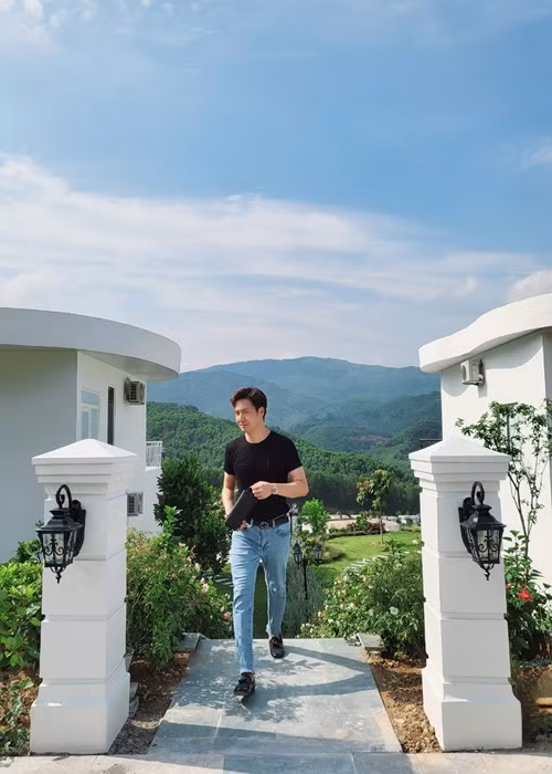 Nhiều người cho rằng cơ ngơi của Mạnh Trường trị giá chục tỷ đồng.