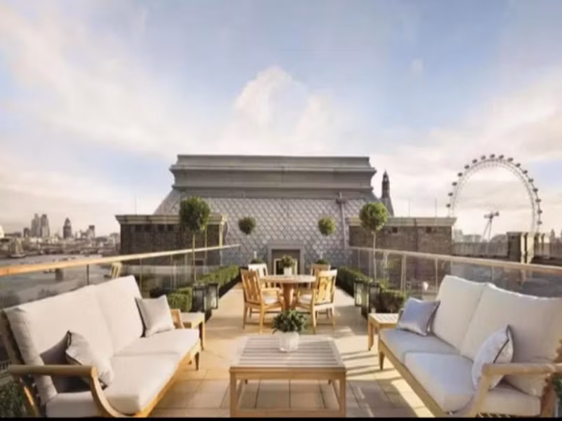 Theo Vietnamnet, tháng 12/2020, khi quay phần 7 của Mission: Impossible, tài tử chi 10 tỷ đồng mỗi tháng để thuê căn penthouse trên nóc khách sạn nổi tiếng Corinthia tại London (Anh). Ảnh: Vietnamnet.