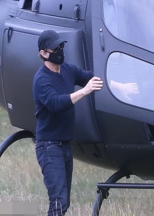 Tài tử series phim Mission: Impossible khiến các tay golf bất ngờ khi lái trực thăng chỉ để đi ăn trưa. Ảnh: Báo Giao Thông.