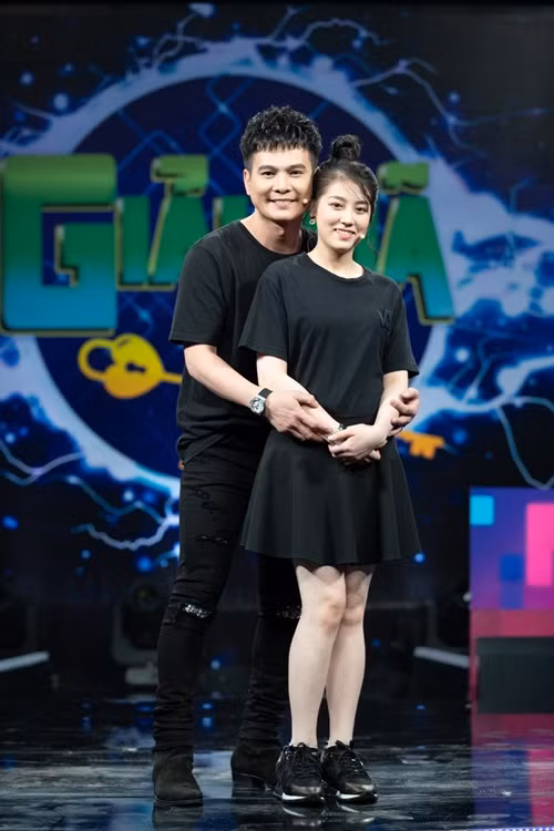 "Vua nhạc miền Tây" Lâm Hùng khoe vợ là người hiền lành, không hề ghen tuông vô cớ. Ảnh: Pháp Luật TP HCM.