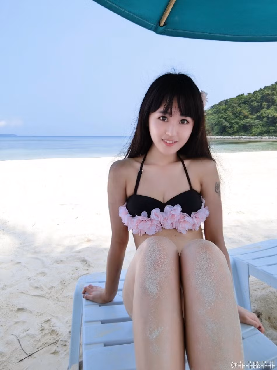 Alice được cho là đang là sinh viên của trường đại học Sư phạm Thiên Tân, Trung Quốc.