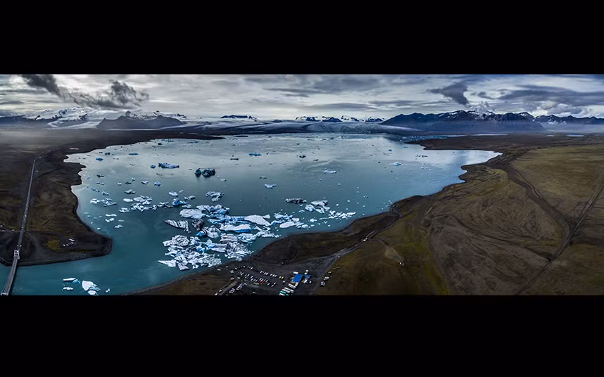 Hồ sông băng Jokulsarlon ở đông nam Iceland.
