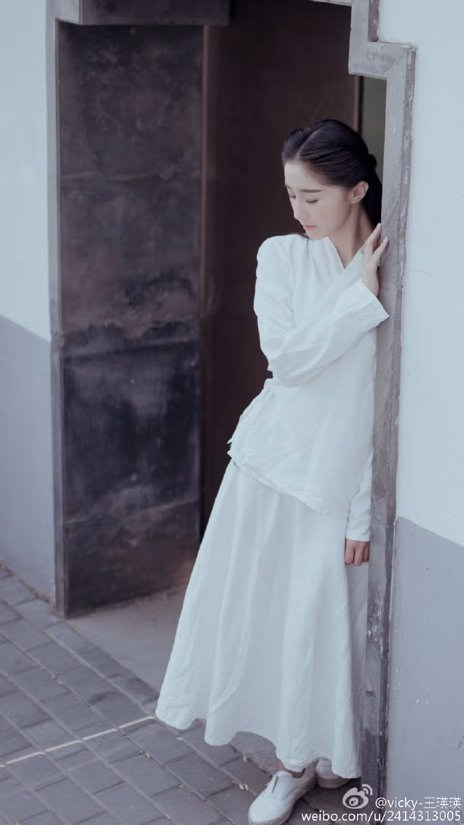 Wang trông chắc khác nào một diễn viên nổi tiếng.
