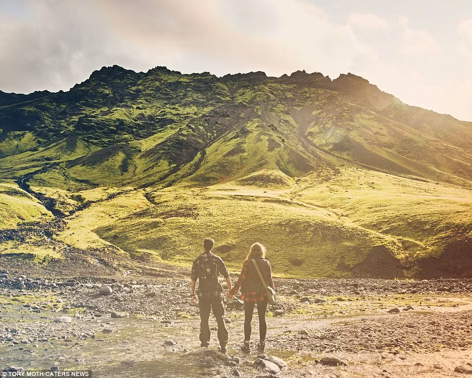 Ngắm núi lửa Eyjafjallajökull đã ngừng hoạt động.
