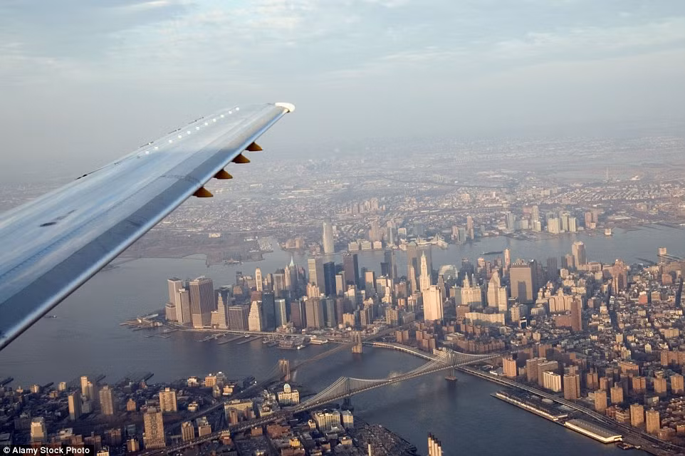Toàn cảnh khu phố thương mại Manhattan ở New York nhìn từ trên cao.