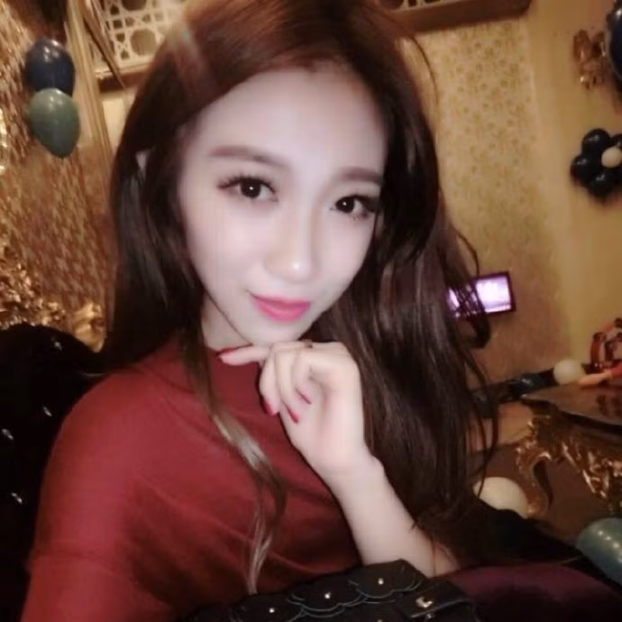 Phong cách trẻ trung của nữ giảng viên dạy múa.