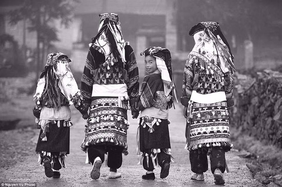 Gia đình người dân tộc Lô Lô.