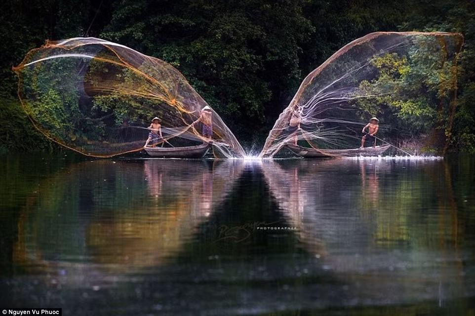 Quăng lưới đánh cá.
