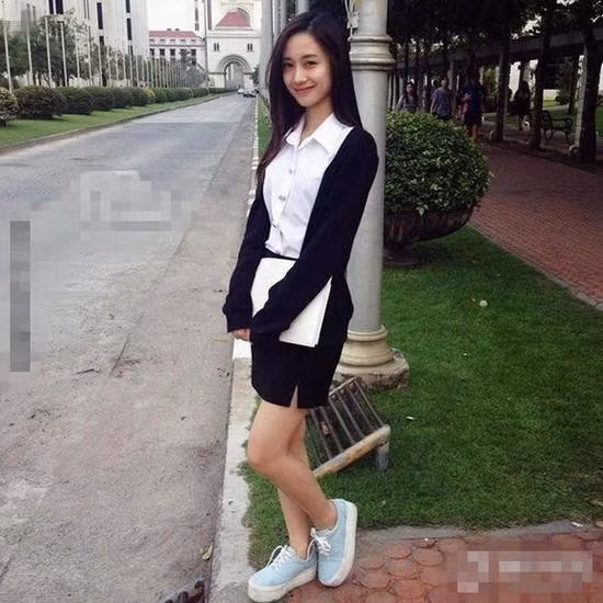 Jun Vũ được cư dân mạng Trung Quốc hâm mộ nhờ vẻ đẹp trong sáng, hiền hòa.