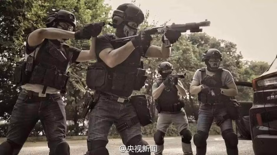 Phối hợp tấn công một mục tiêu giả định.