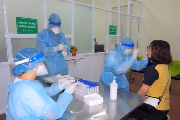 Ha Noi thong bao co them 5 truong hop duong tinh voi SARS-CoV-2
