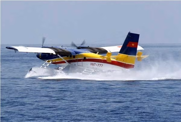 Đặc biệt, trên DHC-6 được trang bị hệ thống radar trinh sát mặt nước ELM-2022A có khả năng phát hiện mục tiêu cỡ lớn ở tầm xa tới 200 hải lý.