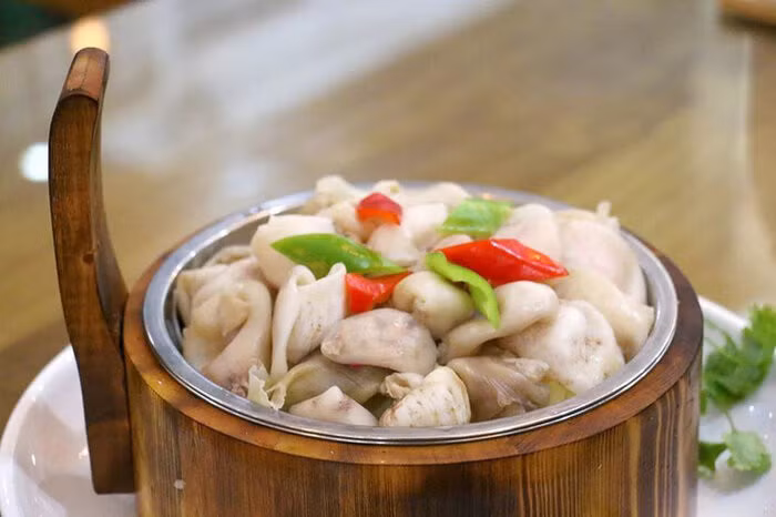 Vì vậy món ăn này thường có độ nhầy và mùi đặc trưng khó nuốt.