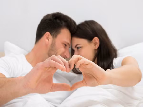 Quan hệ tình dục buổi sáng còn giúp máu trong cơ thể tuần hoàn tốt hơn, nồng độ estrogen tăng. Điều này rất tốt cho da, nuôi dưỡng mái tóc khỏe mạnh.