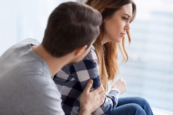 Có năng lực tích cực khi về nhà. Phụ nữ hiện đại rất thông minh, họ có thể đảm nhiệm nhiều vị trí quan trọng trong xã hội. Đôi khi, họ phải vắt kiệt sức lực, trí tuệ để hoàn thành nhiệm vụ.