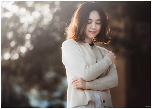 Trong tình cảnh này, nam giới có được người phụ nữ ôn nhu, không phàn nàn được ví như bắt được “vàng mười”. Phụ nữ thường xuyên phải cân não thu chi trong nhà, áp lực đủ đường mà không mạt sát đối phương chứng tỏ cô ấy rất hiểu khó khăn của chồng.